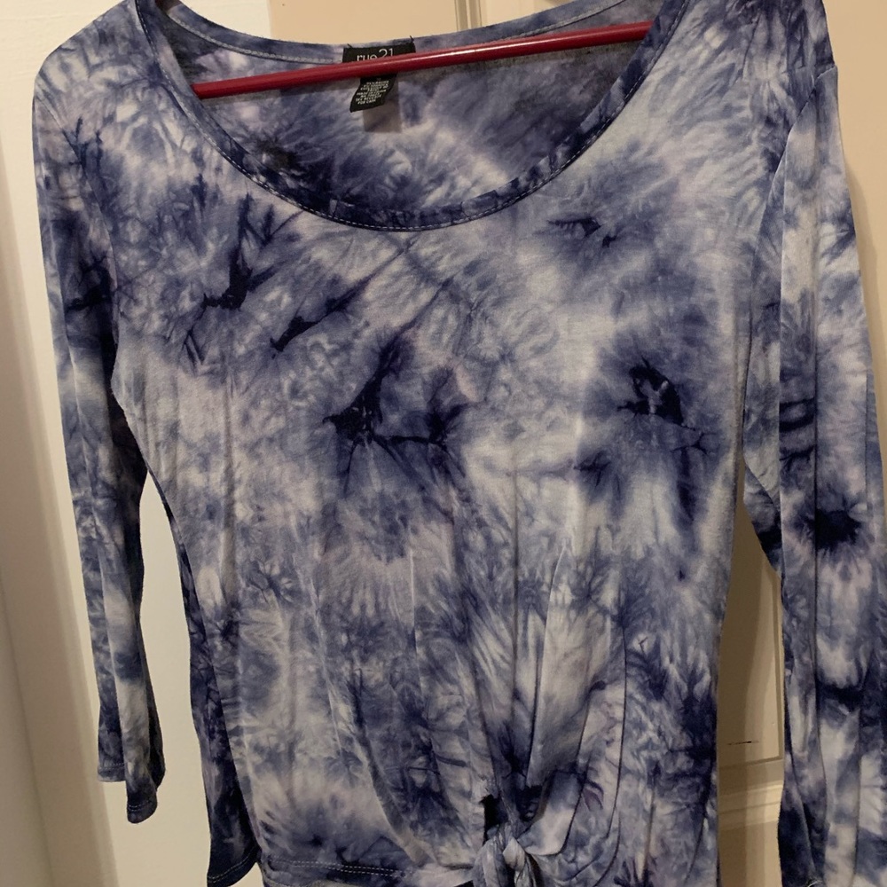 RUE 21 BLUE TIE DYE LONG SLEEVE TEE